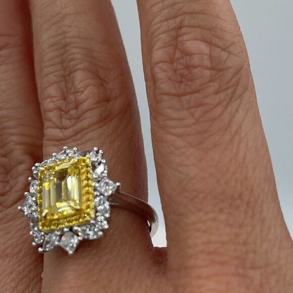 New, sz 8 canary/yellow topaz, clear diamonds, solid sterling, emerald cut - Picture 3 of 12